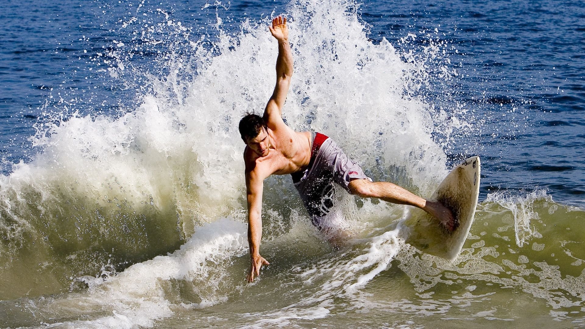 查默斯稳扎稳打掌控比赛节奏，查尔默斯