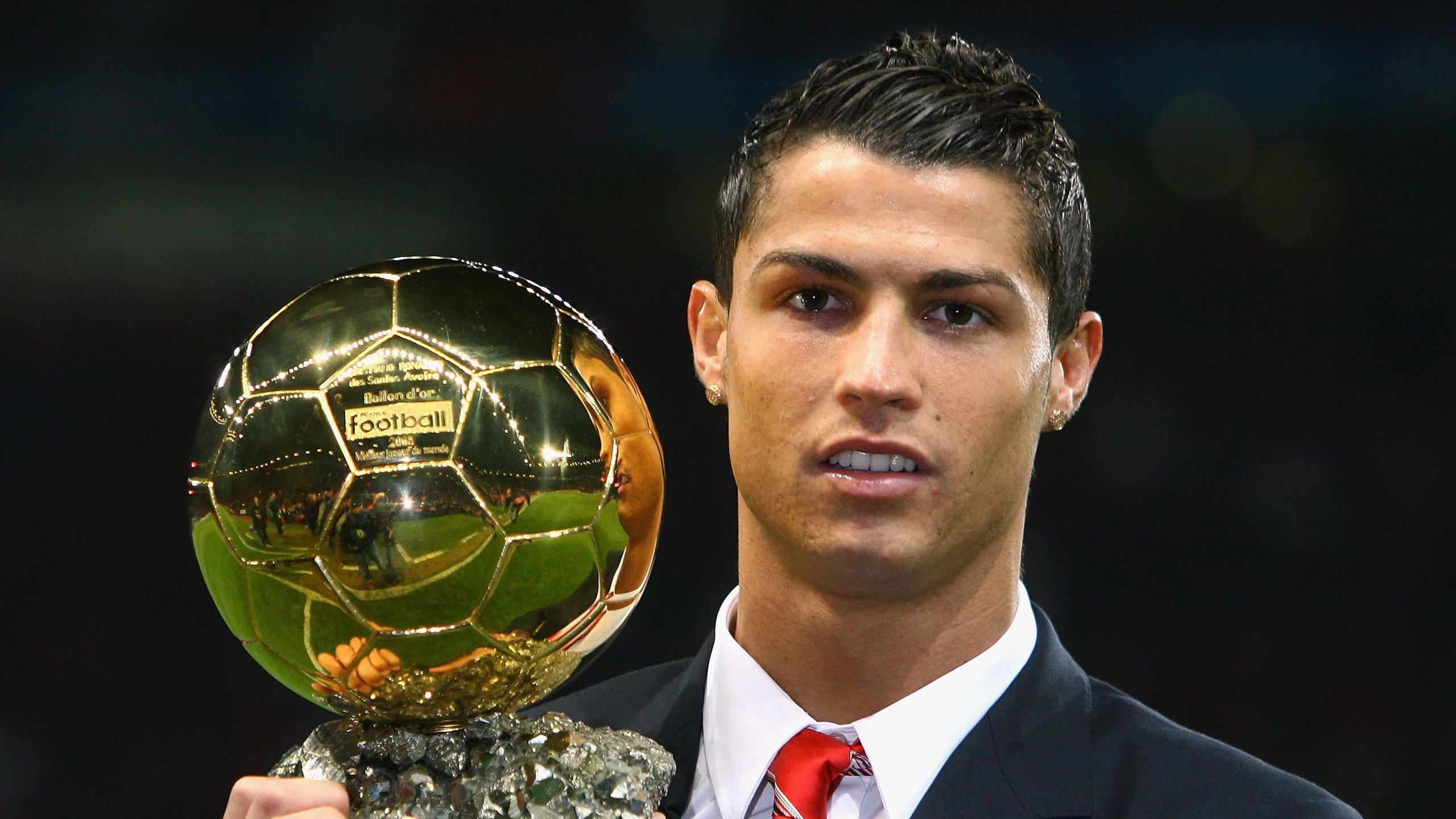 新帅带领9人药厂3-1首胜，滕哈格11打10被绝平成历史，滕哈格战术